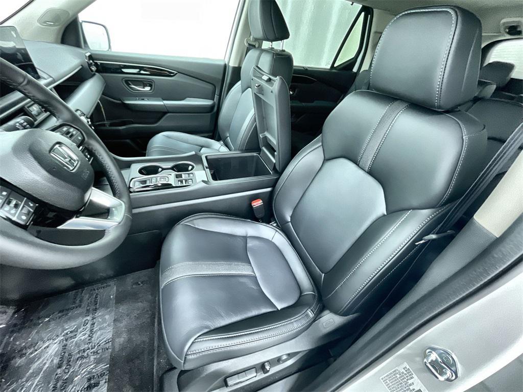 new 2025 Honda Pilot car, priced at $51,550