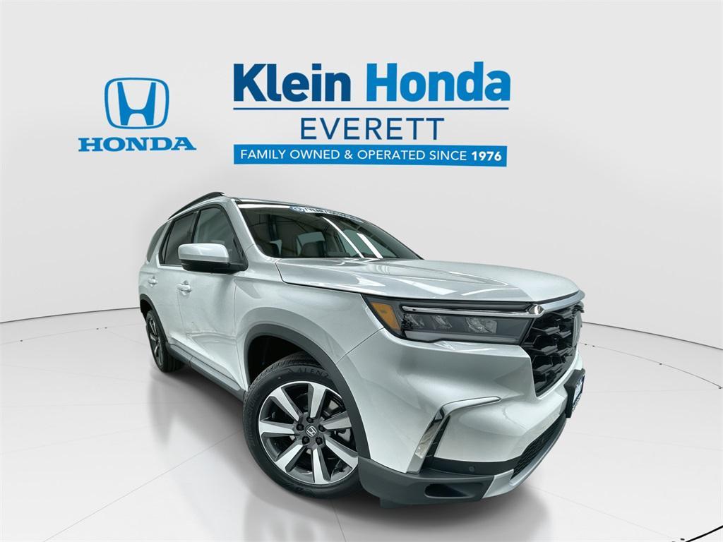 new 2025 Honda Pilot car, priced at $51,550