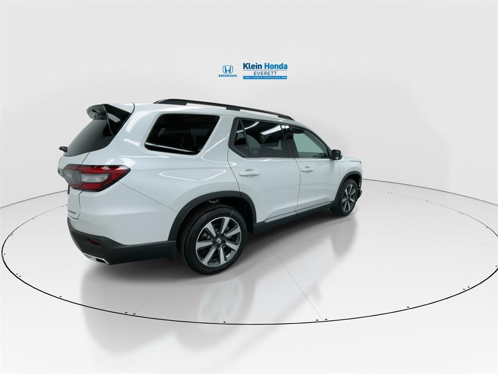 new 2025 Honda Pilot car, priced at $51,550