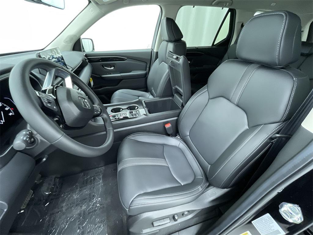 new 2025 Honda Pilot car, priced at $48,498