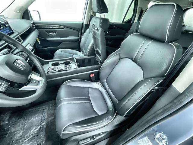 new 2025 Honda Pilot car, priced at $54,985