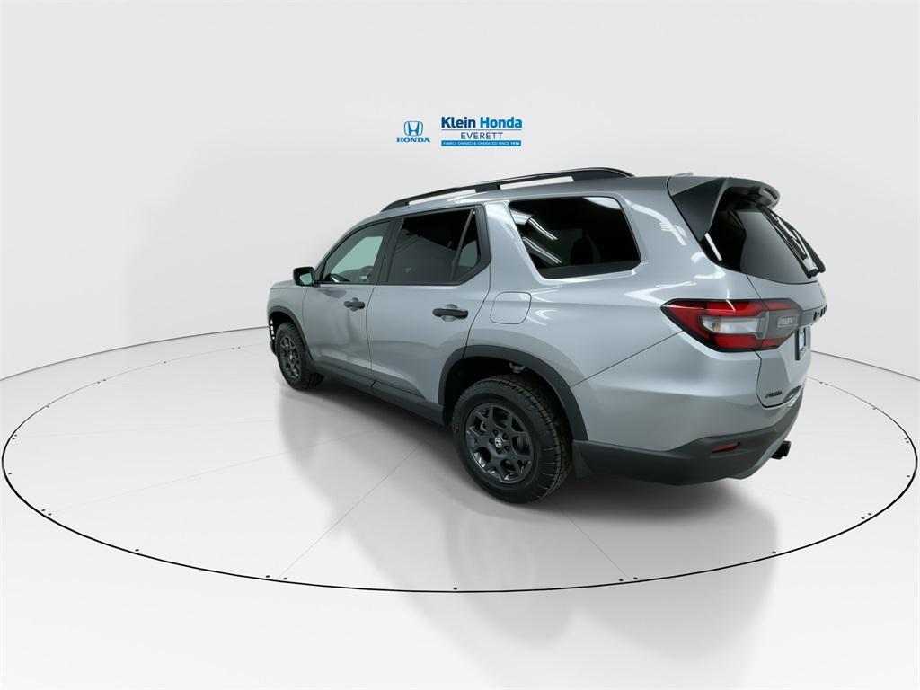 new 2025 Honda Pilot car, priced at $50,895