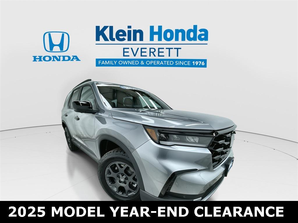 new 2025 Honda Pilot car, priced at $45,998