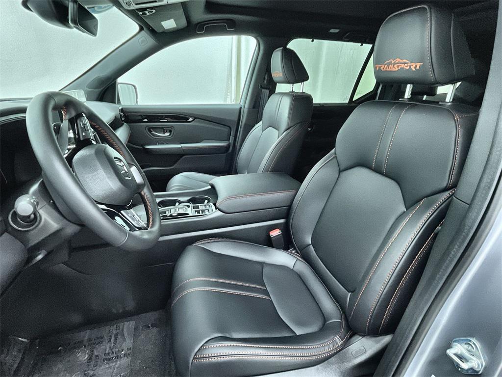new 2025 Honda Pilot car, priced at $50,895