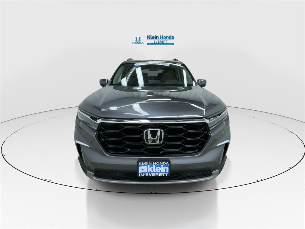 new 2025 Honda Pilot car, priced at $54,575