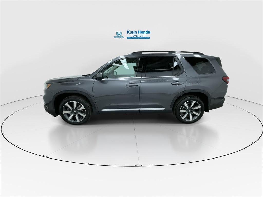 new 2025 Honda Pilot car, priced at $54,575