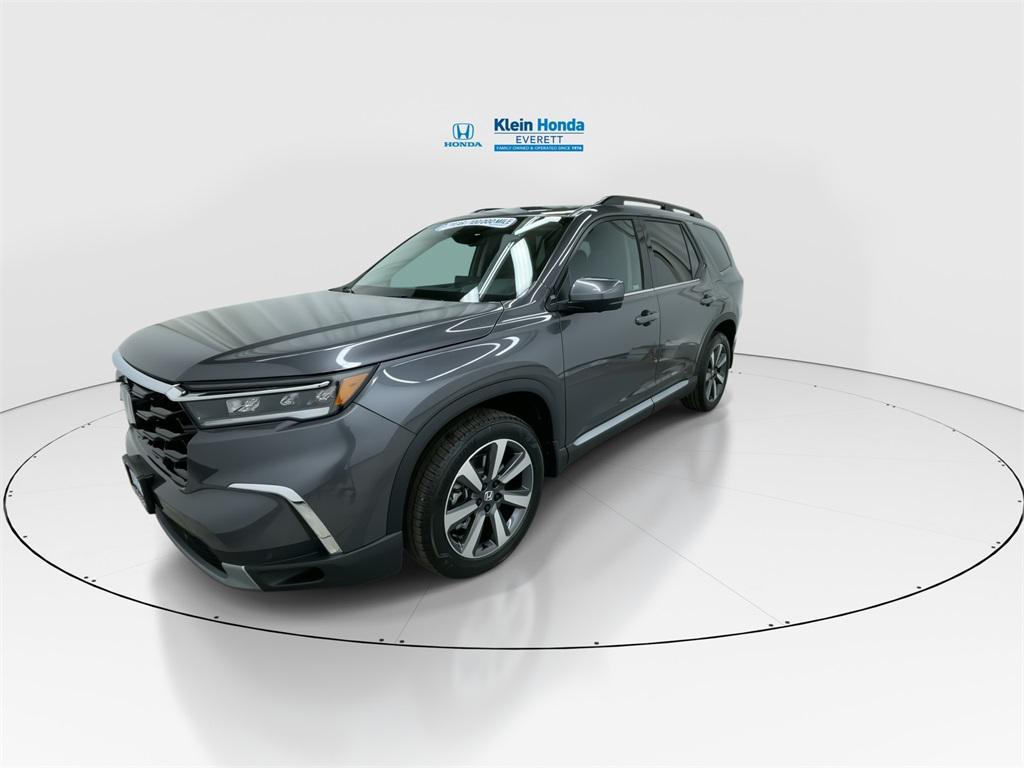 new 2025 Honda Pilot car, priced at $54,575