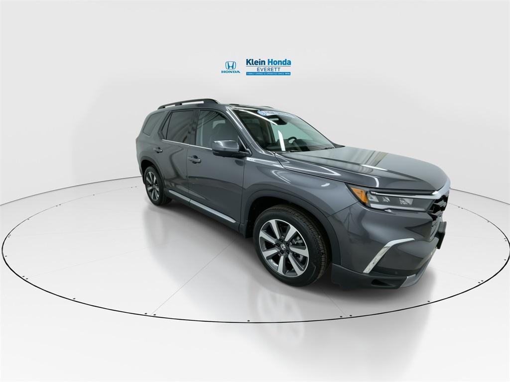 new 2025 Honda Pilot car, priced at $54,575
