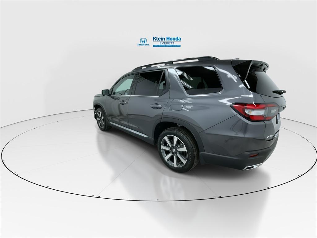 new 2025 Honda Pilot car, priced at $54,575