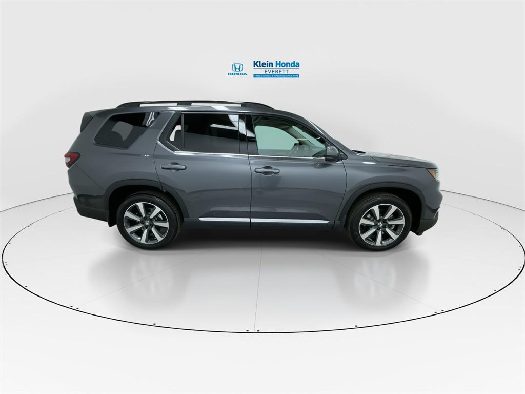 new 2025 Honda Pilot car, priced at $54,575