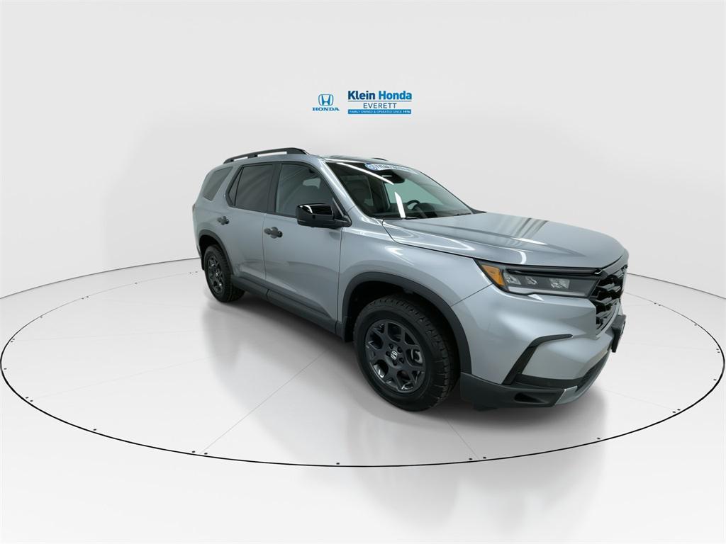 new 2025 Honda Pilot car, priced at $51,375