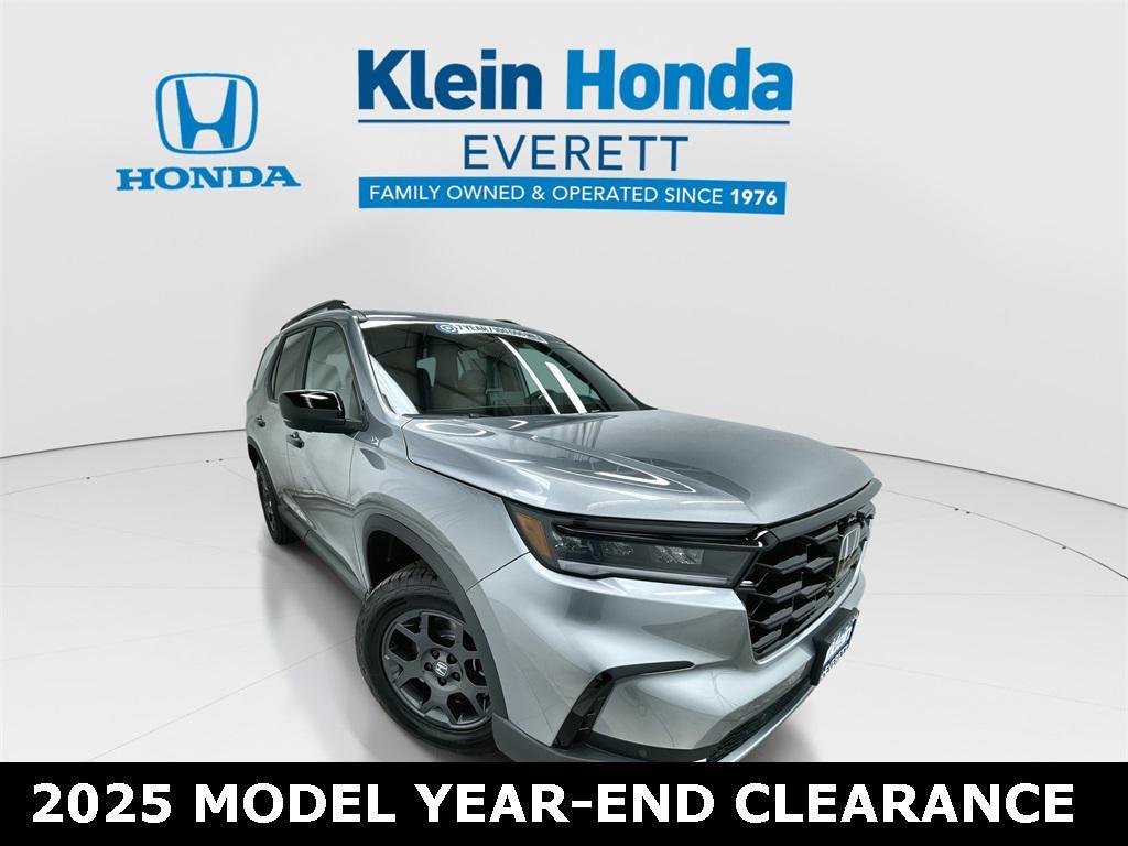 new 2025 Honda Pilot car, priced at $51,375