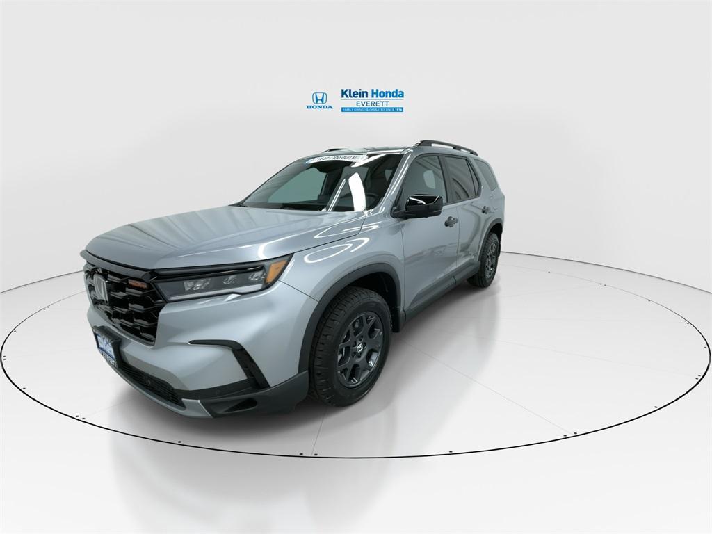new 2025 Honda Pilot car, priced at $51,375