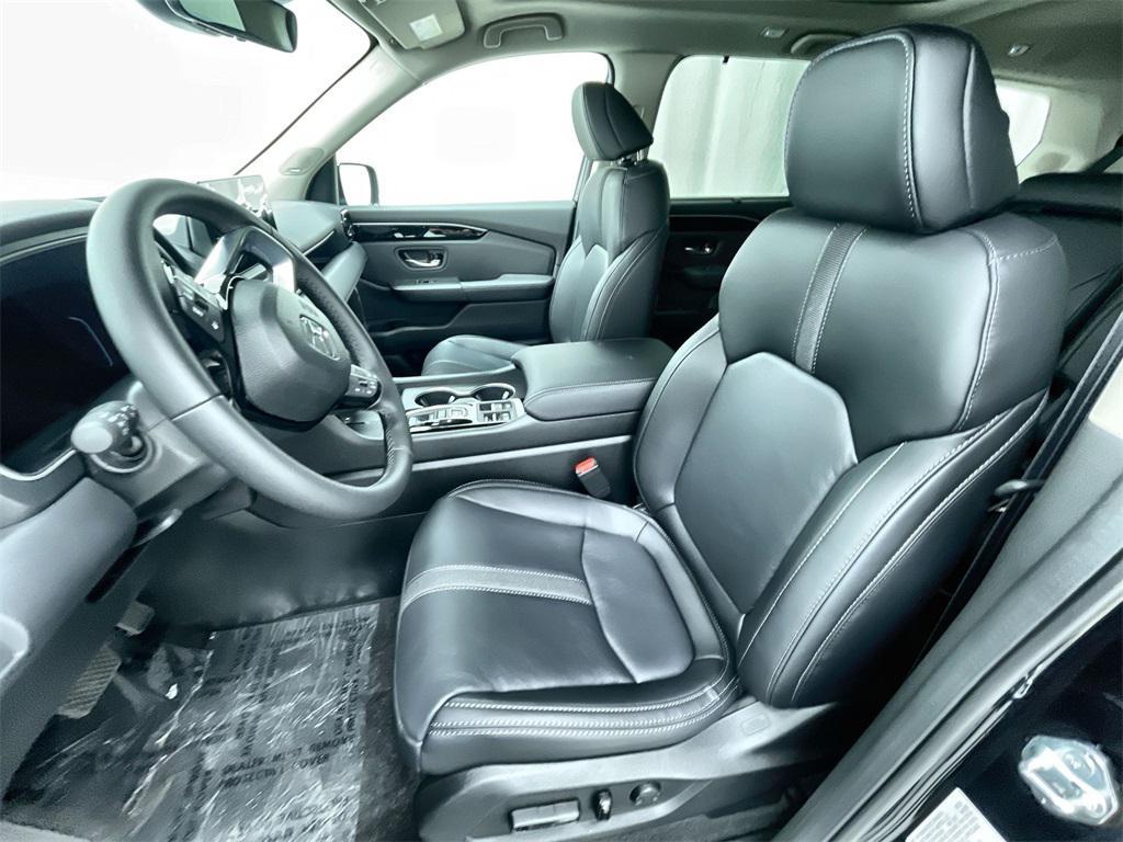 new 2025 Honda Pilot car, priced at $51,095