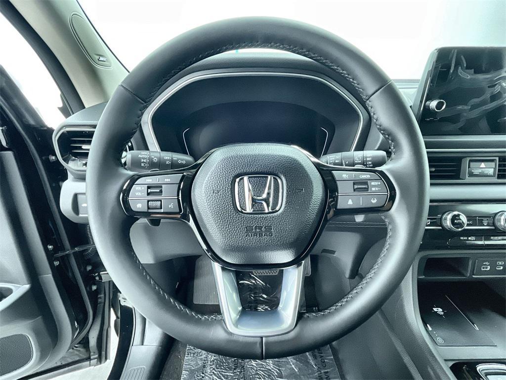 new 2025 Honda Pilot car, priced at $51,095