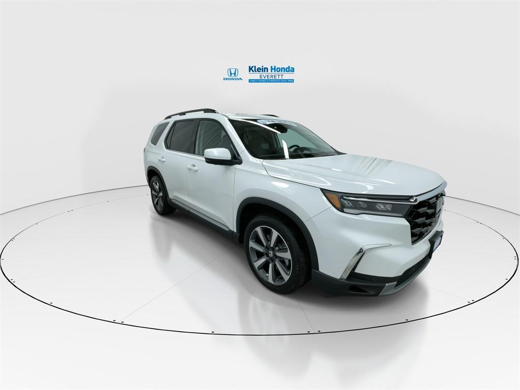 new 2025 Honda Pilot car, priced at $55,760