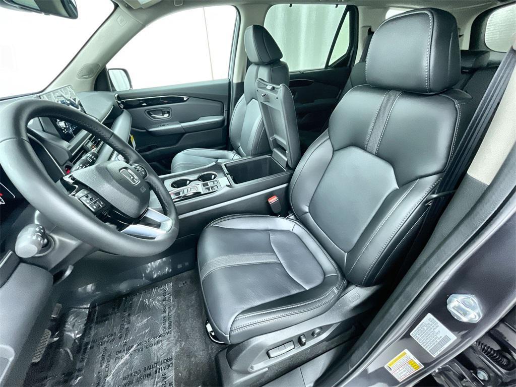 new 2025 Honda Pilot car, priced at $51,095