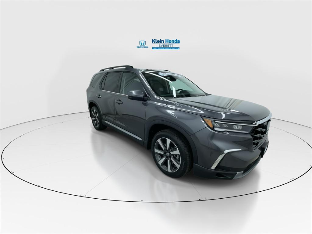 new 2025 Honda Pilot car, priced at $51,095