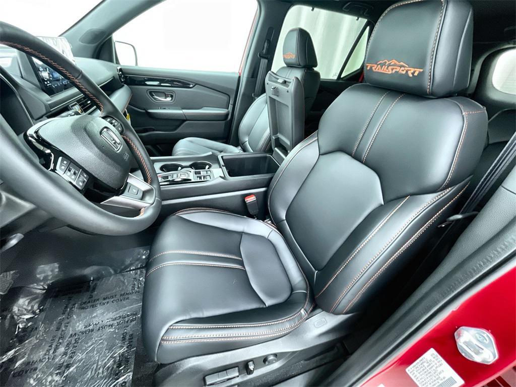 new 2025 Honda Pilot car, priced at $51,350