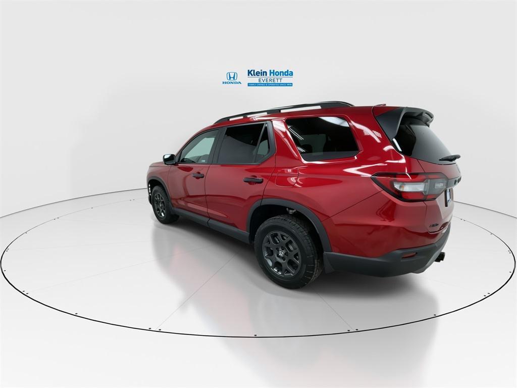 new 2025 Honda Pilot car, priced at $51,350