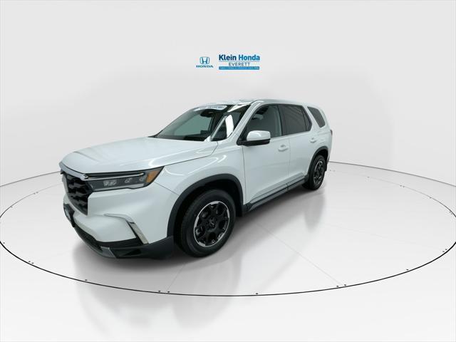new 2025 Honda Pilot car, priced at $49,705