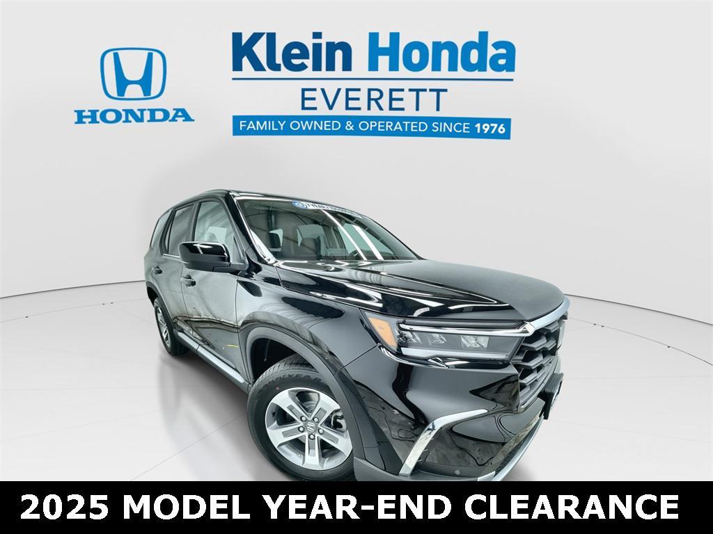 new 2025 Honda Pilot car, priced at $43,798