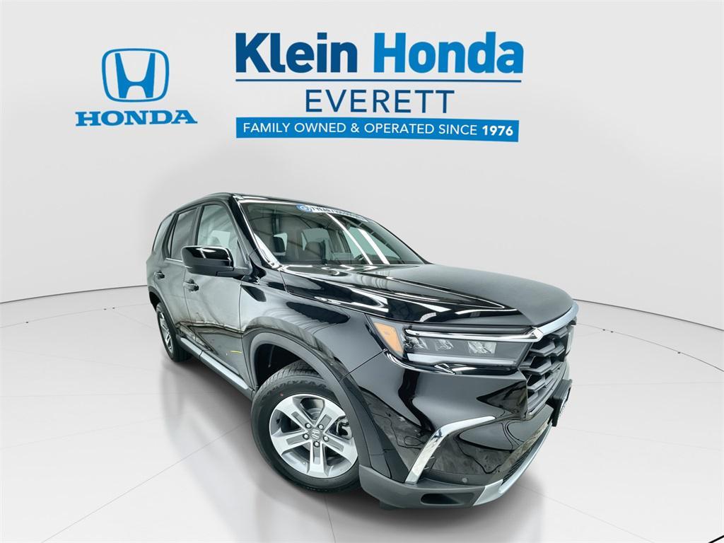 new 2025 Honda Pilot car, priced at $47,095