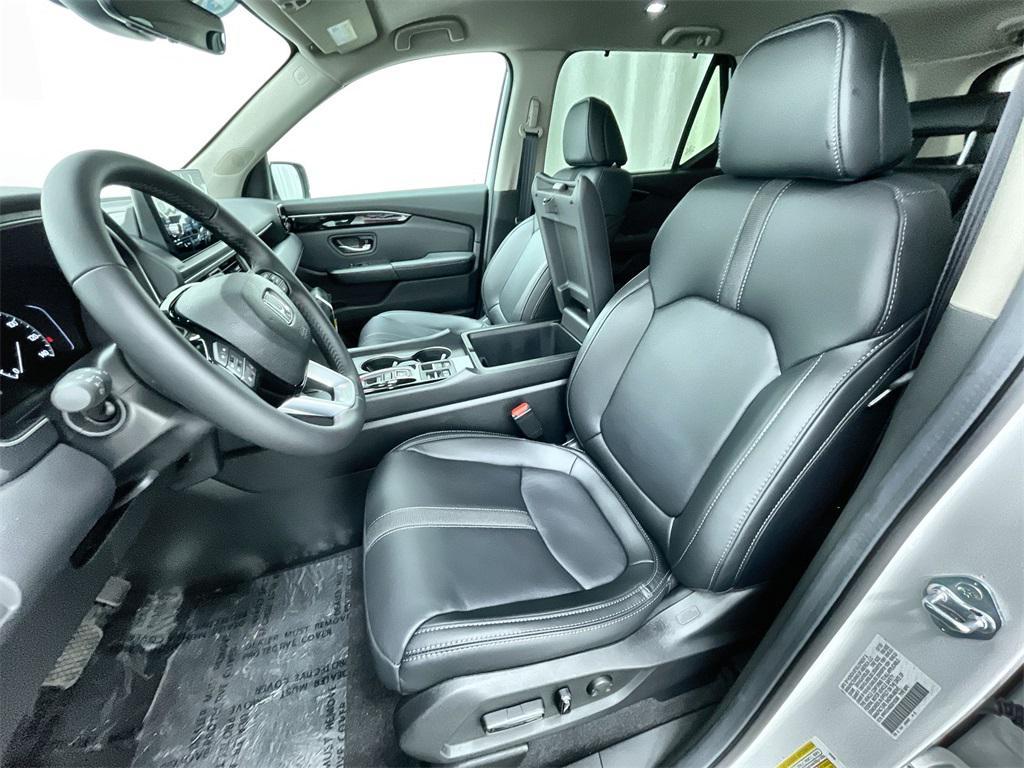 new 2025 Honda Pilot car, priced at $48,235
