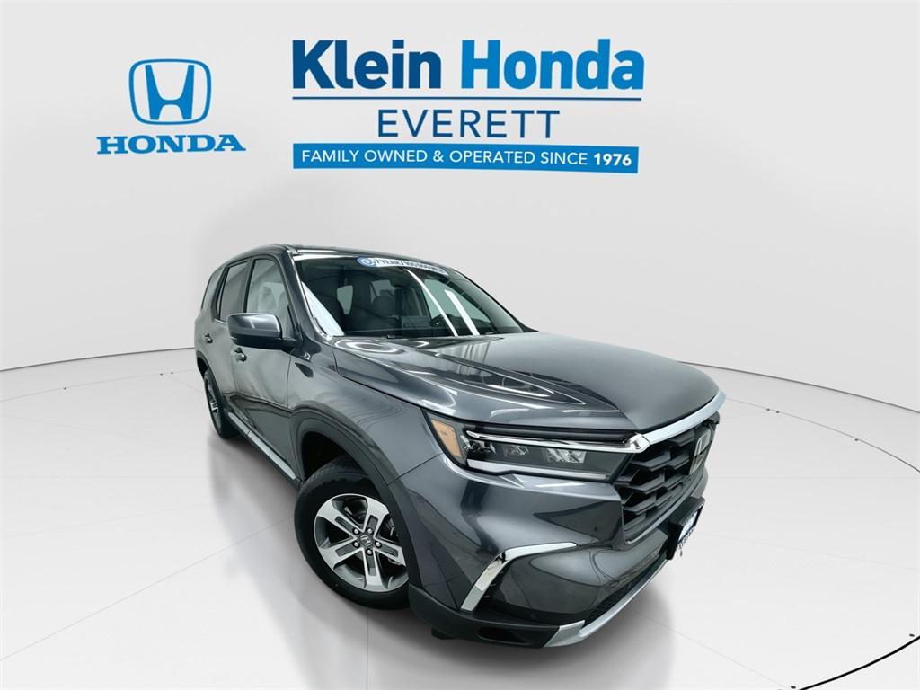 new 2025 Honda Pilot car, priced at $44,698