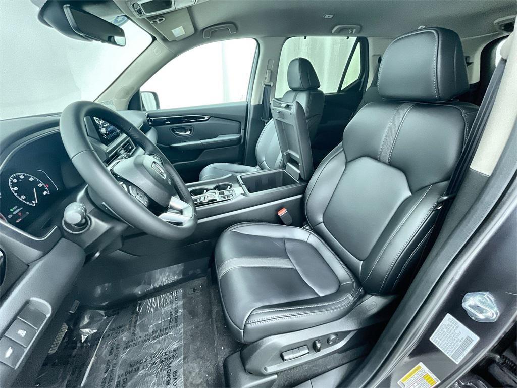 new 2025 Honda Pilot car, priced at $44,698