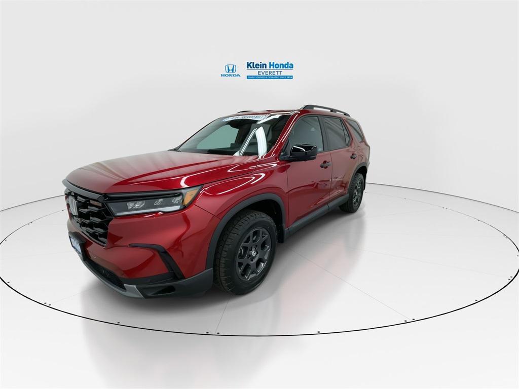new 2025 Honda Pilot car, priced at $48,637