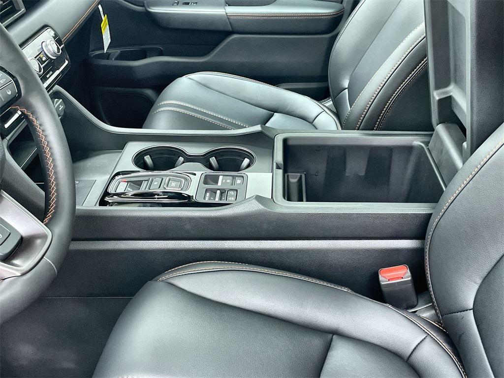 new 2025 Honda Pilot car, priced at $48,637