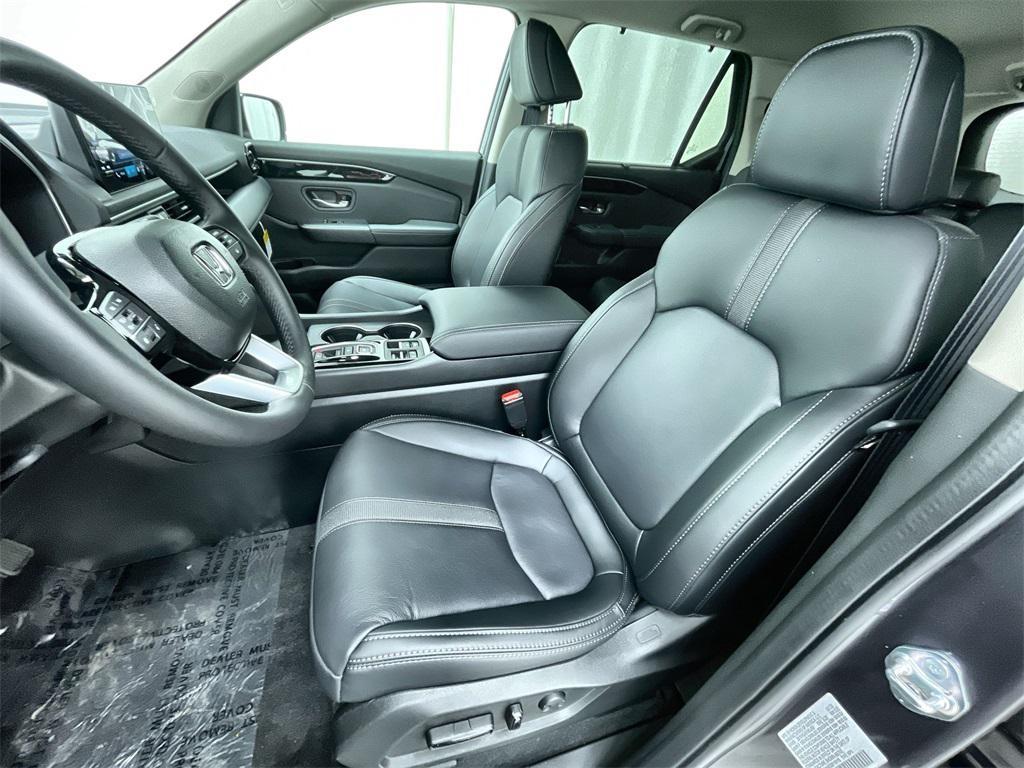 new 2025 Honda Pilot car, priced at $49,800