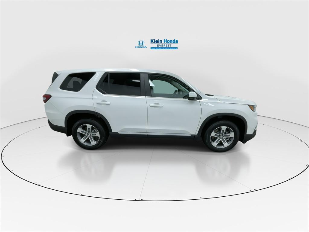 new 2025 Honda Pilot car, priced at $47,550