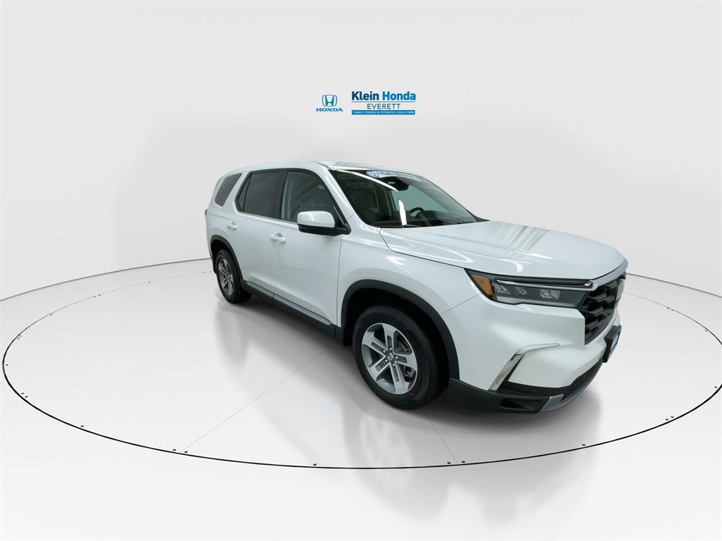 new 2025 Honda Pilot car, priced at $47,550