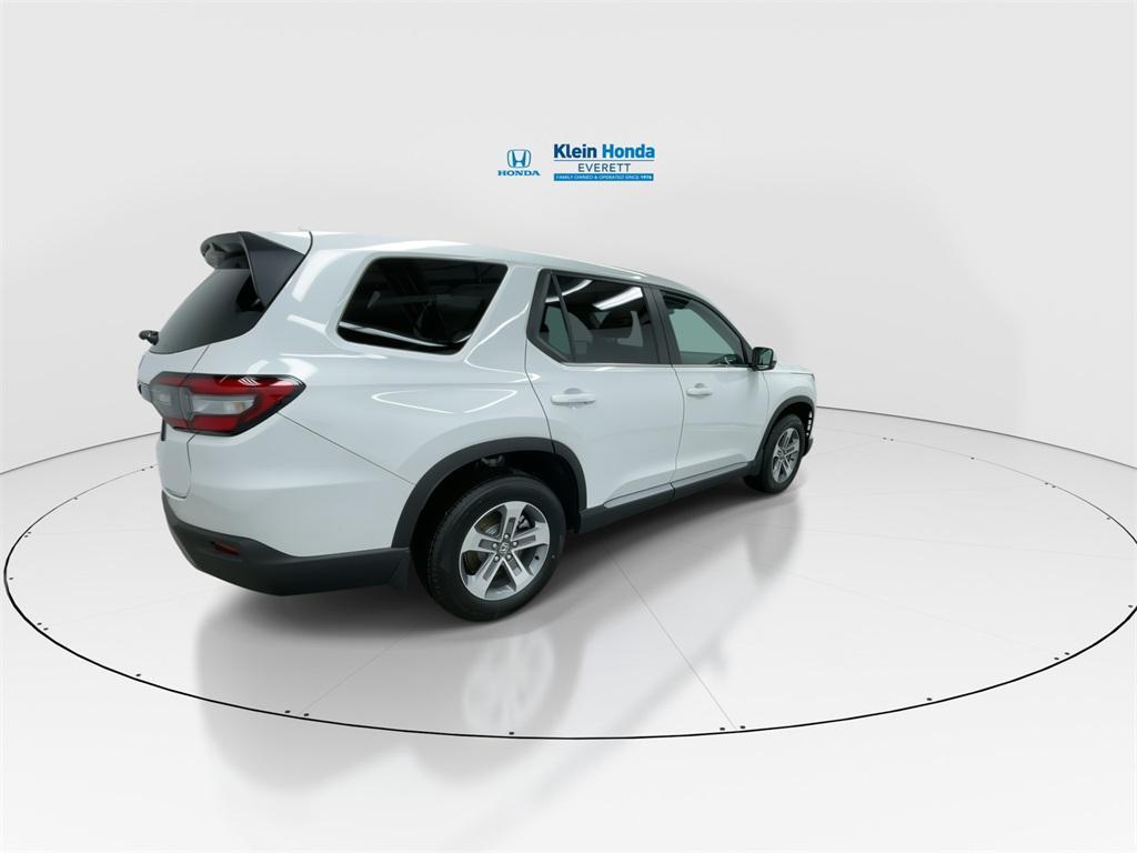 new 2025 Honda Pilot car, priced at $47,550