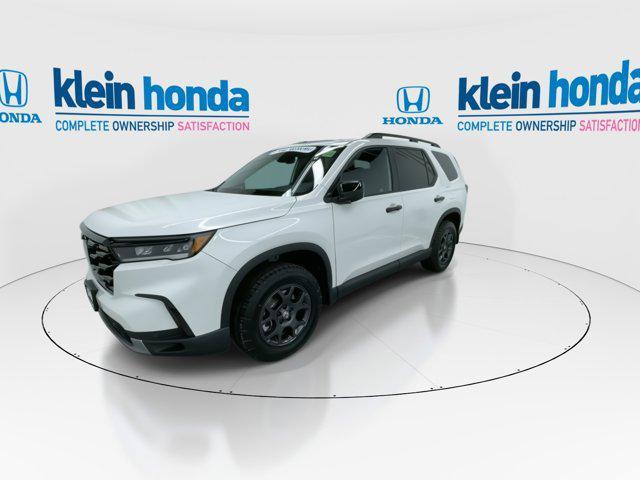 new 2025 Honda Pilot car, priced at $50,950