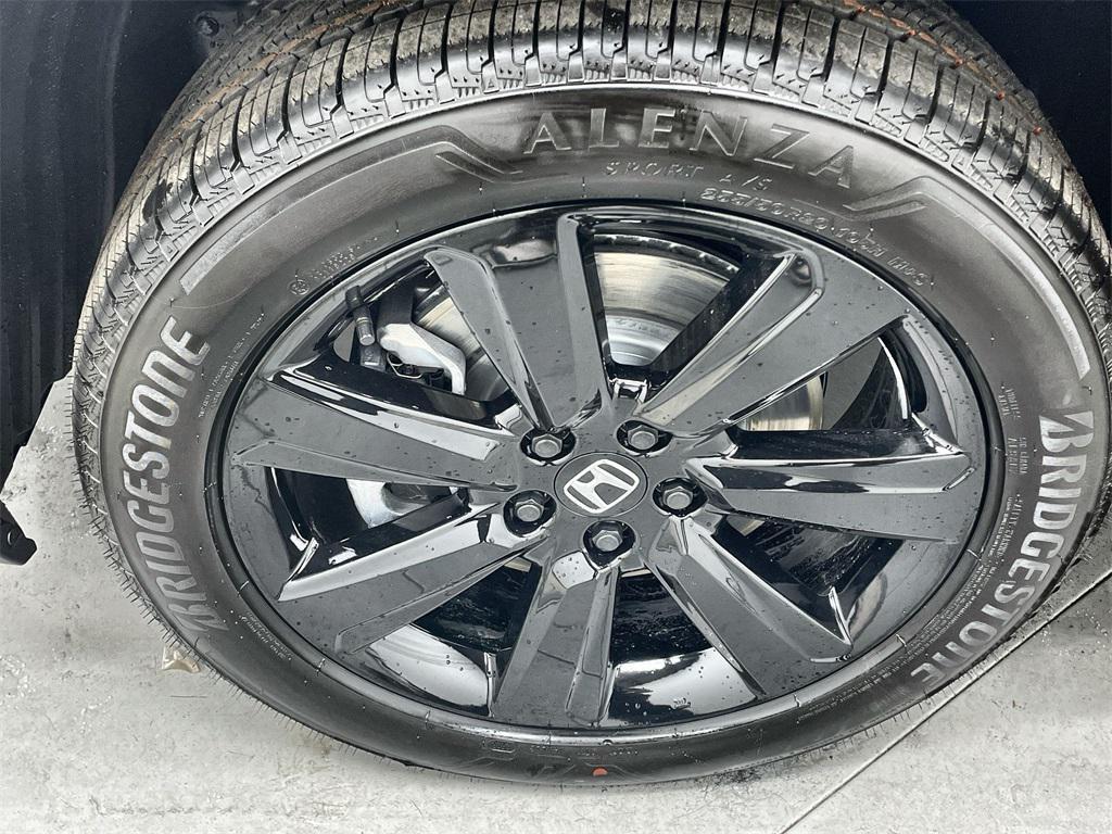 new 2025 Honda Pilot car, priced at $56,075