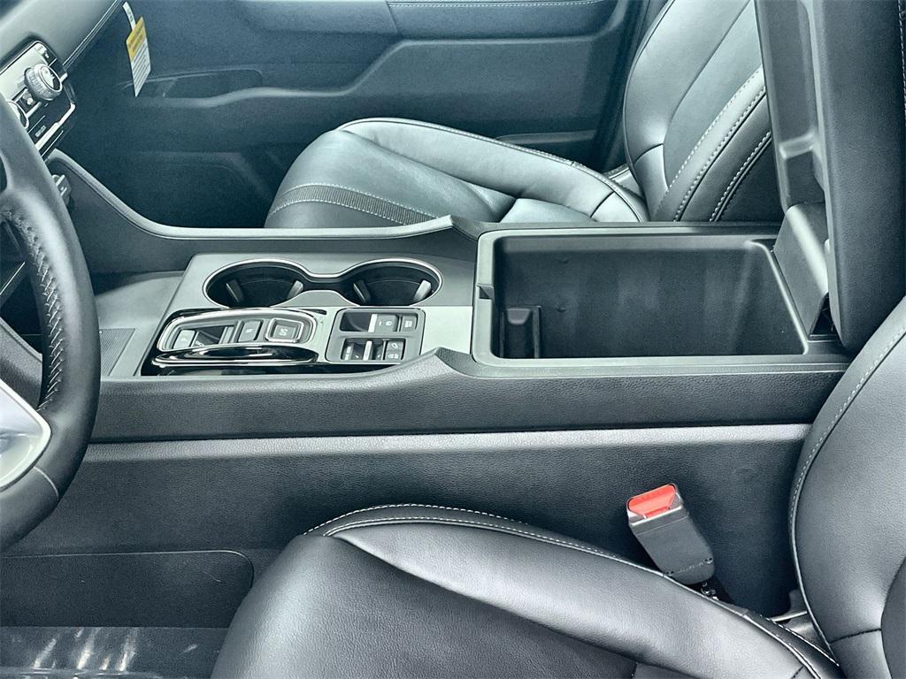 new 2025 Honda Pilot car, priced at $47,825