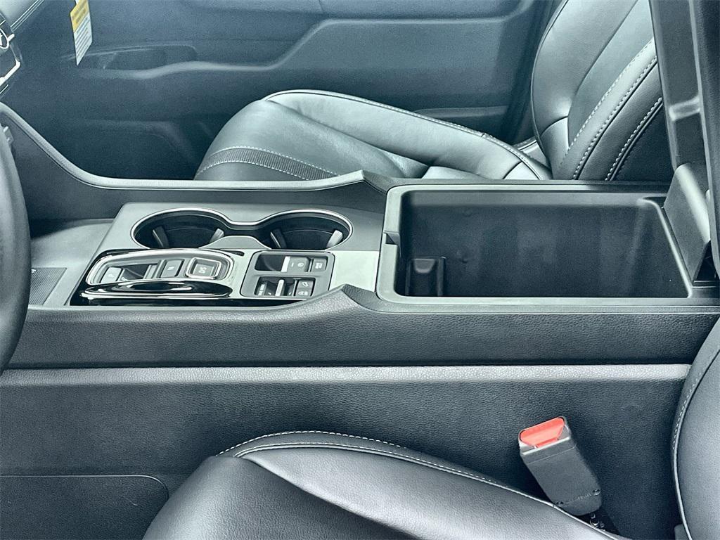 new 2025 Honda Pilot car, priced at $47,825