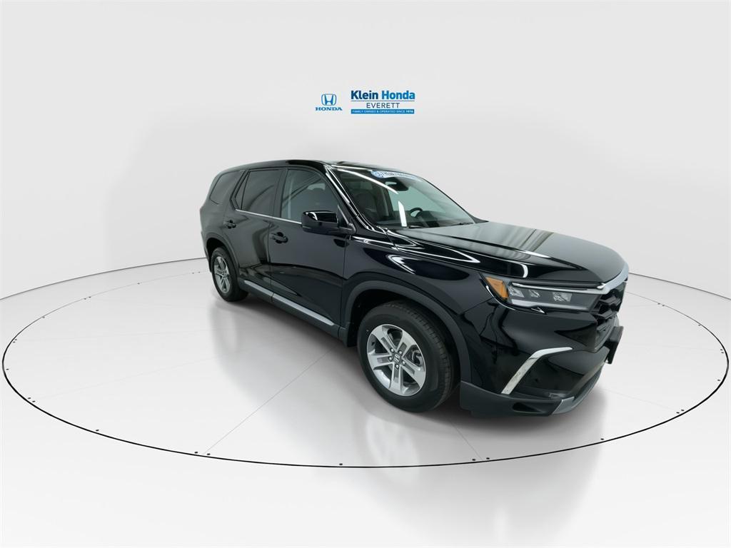 new 2025 Honda Pilot car, priced at $47,825