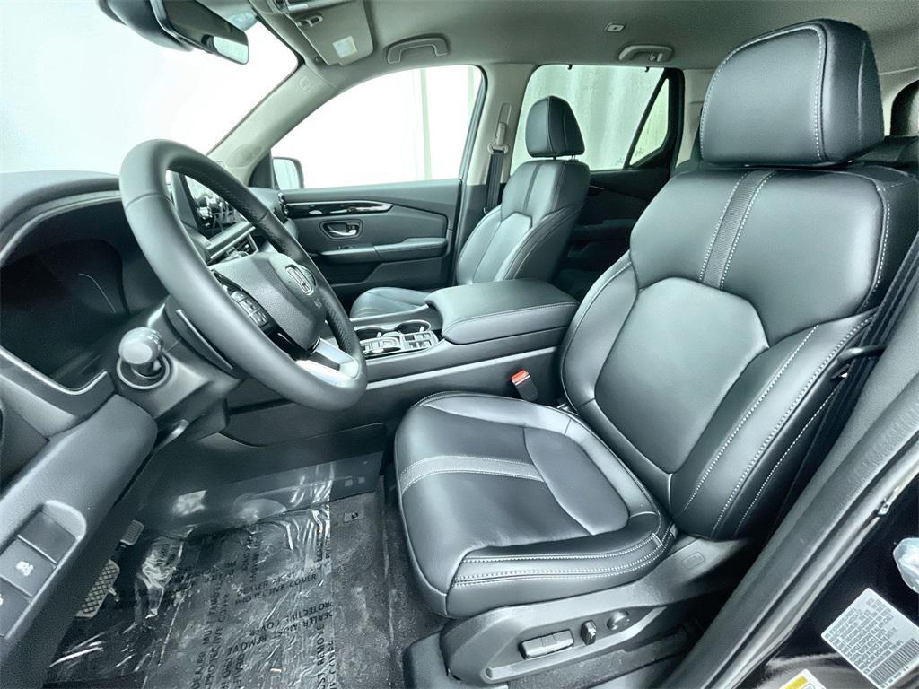 new 2025 Honda Pilot car, priced at $47,825