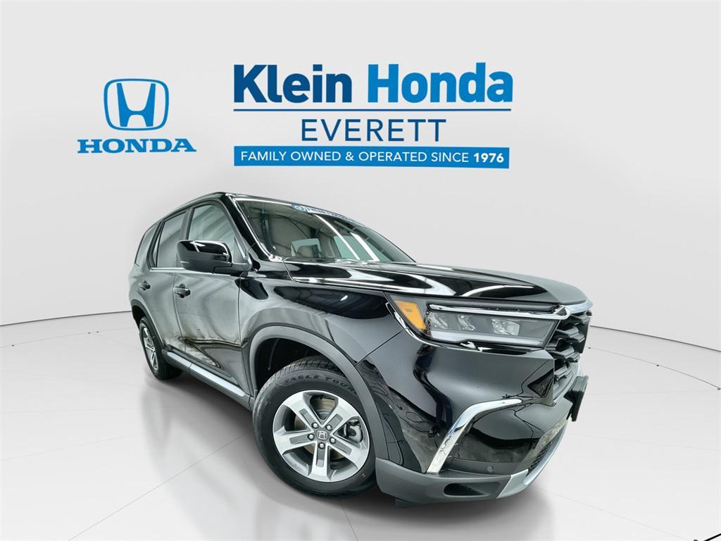 new 2025 Honda Pilot car, priced at $47,095