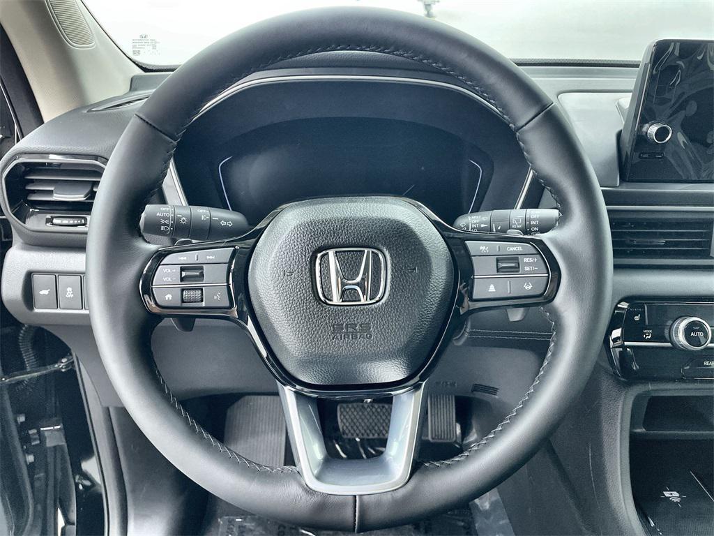 new 2025 Honda Pilot car, priced at $47,095