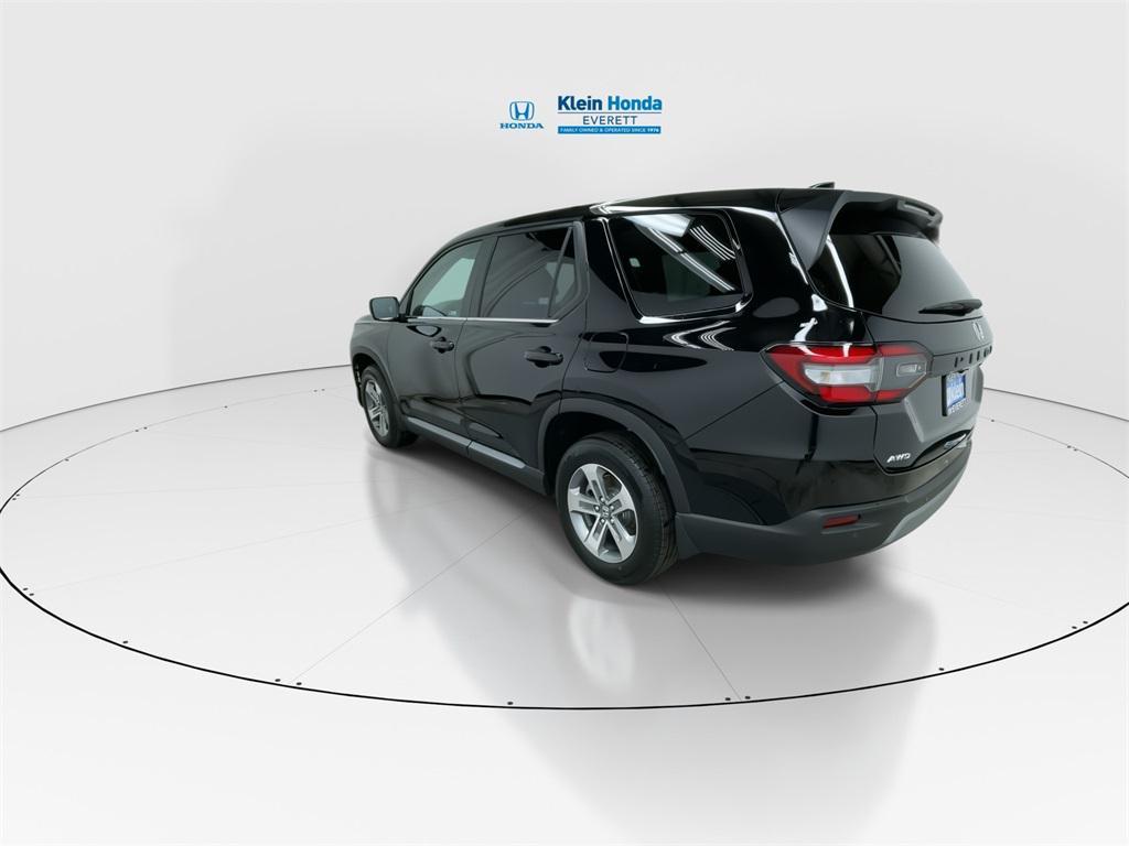 new 2025 Honda Pilot car, priced at $47,095