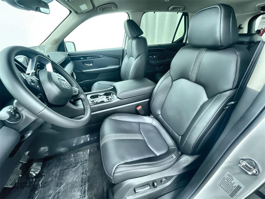 new 2025 Honda Pilot car, priced at $47,550