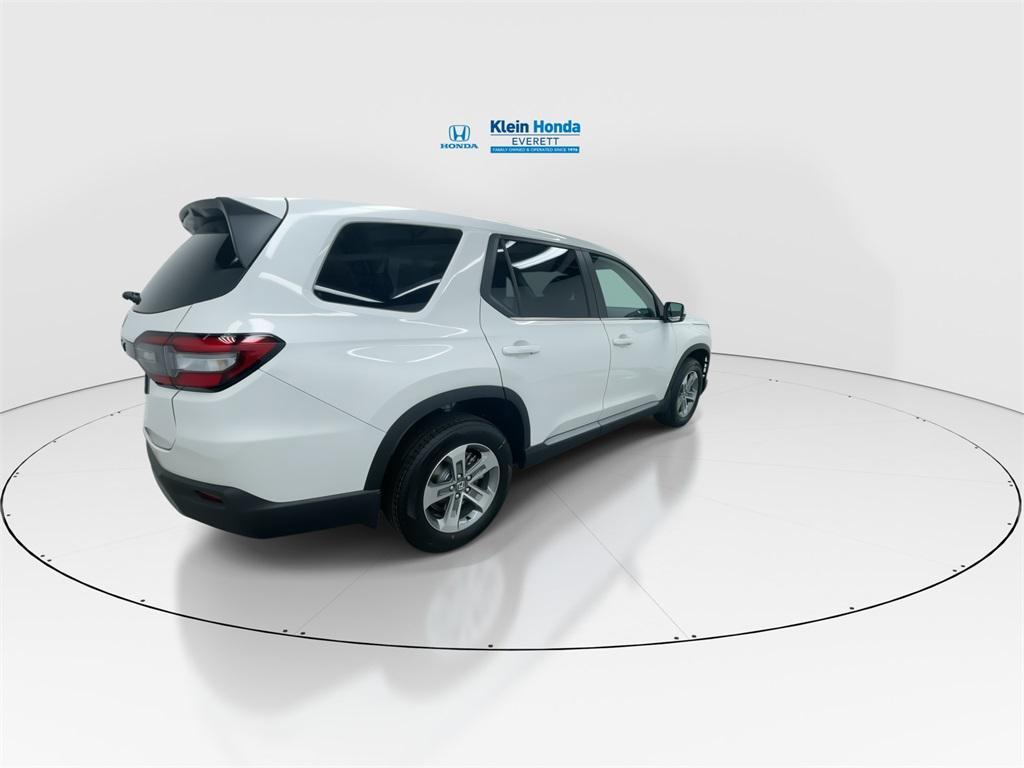 new 2025 Honda Pilot car, priced at $47,550