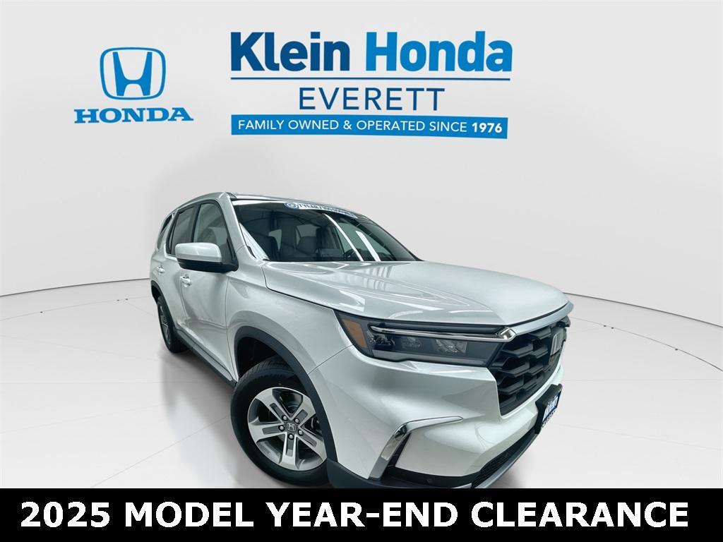 new 2025 Honda Pilot car, priced at $47,550