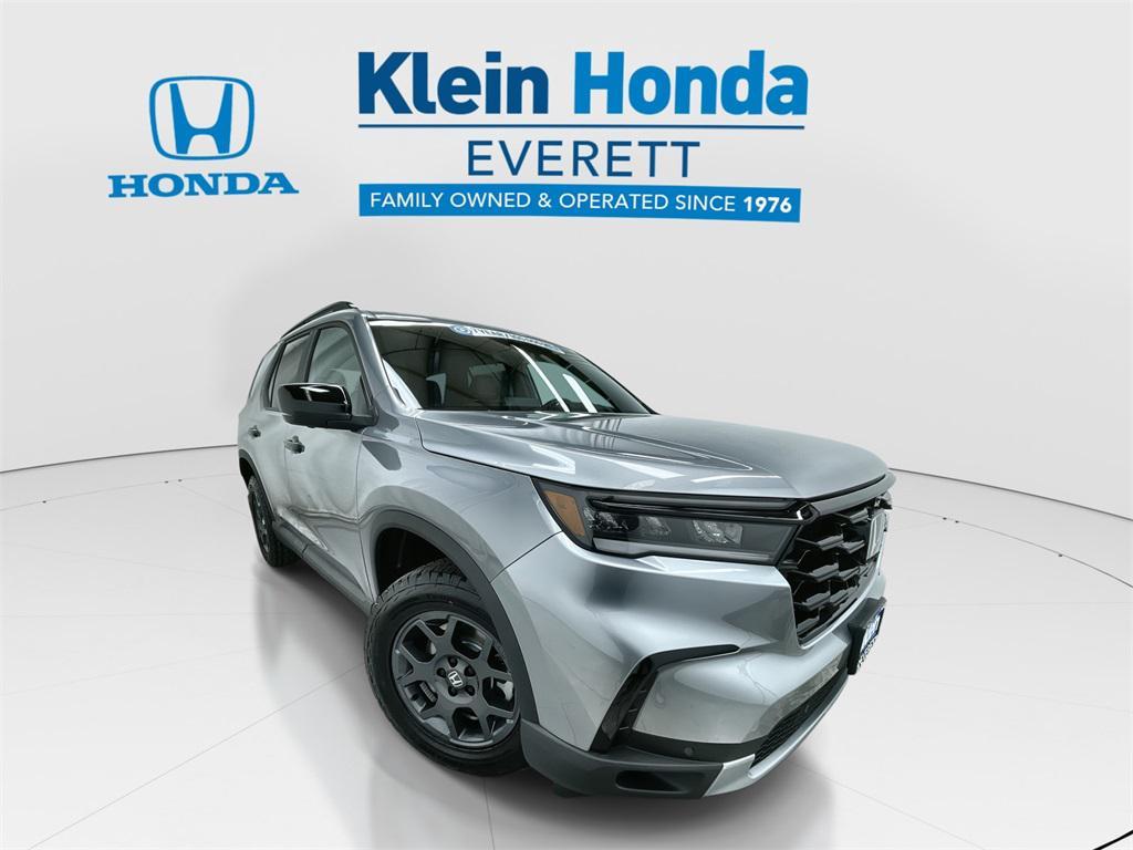 new 2025 Honda Pilot car, priced at $49,288