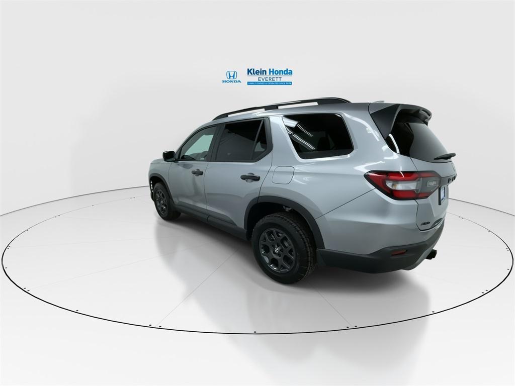 new 2025 Honda Pilot car, priced at $49,288